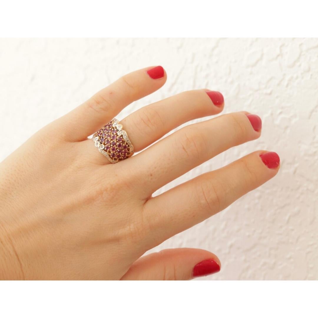 Bague en or jaune 14k incrustée de rubis et de diamants. Or jaune 14k Pour femmes en vente