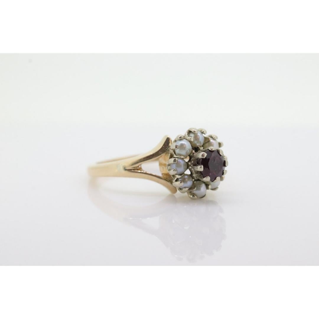 14k Rubin und Perlen Halo-Ring. Viktorianischer Rubin, zackenbesetztes Perlenkettenband. im Angebot 3