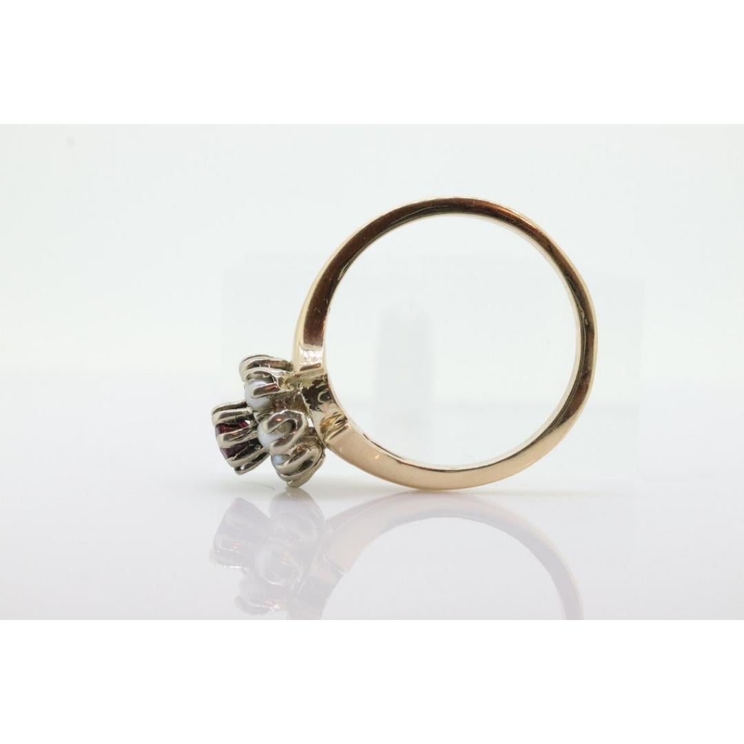 14k Rubin und Perlen Halo-Ring. Viktorianischer Rubin, zackenbesetztes Perlenkettenband. im Angebot 4