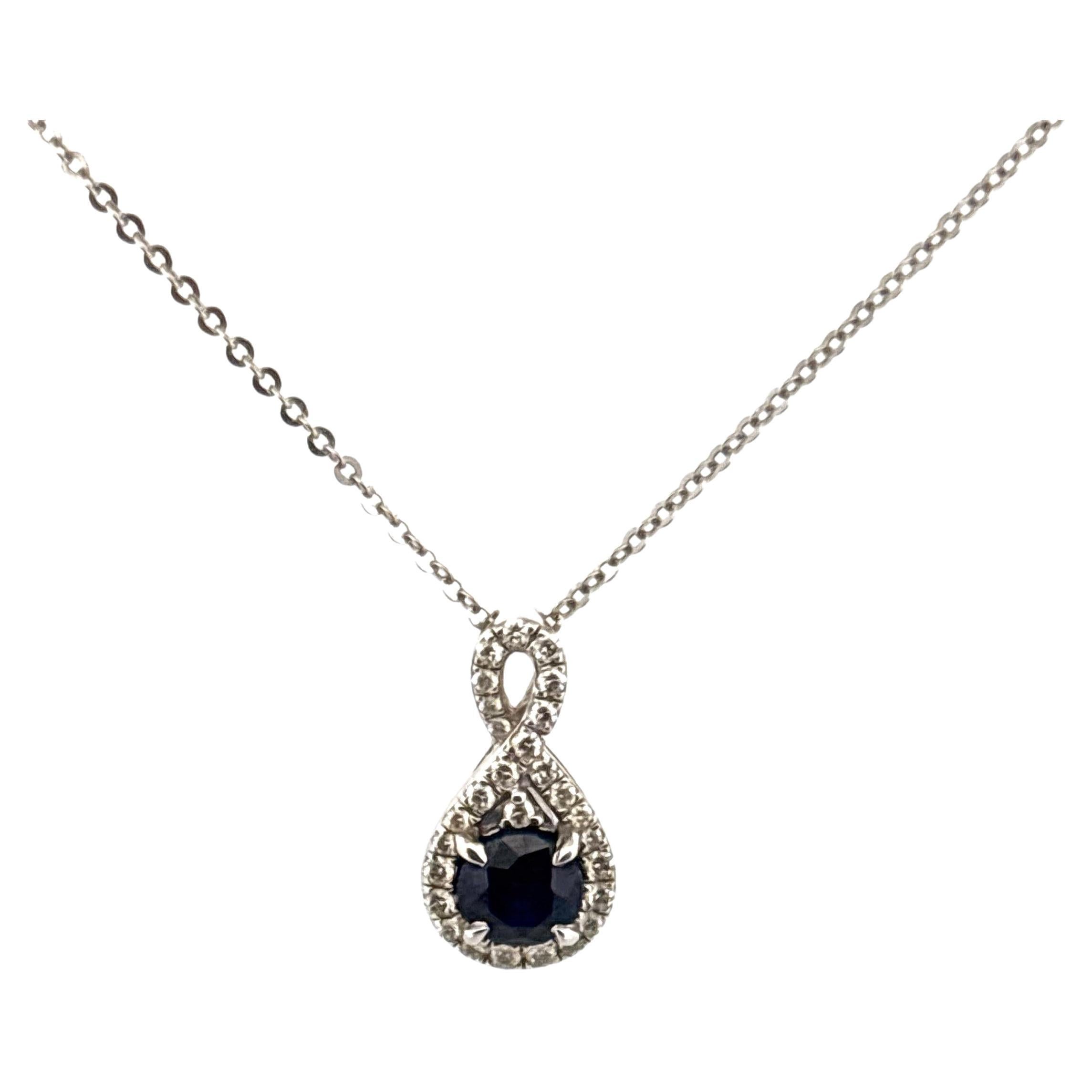 Collier à pendentif en forme de goutte en or blanc 14K saphir et diamant en vente