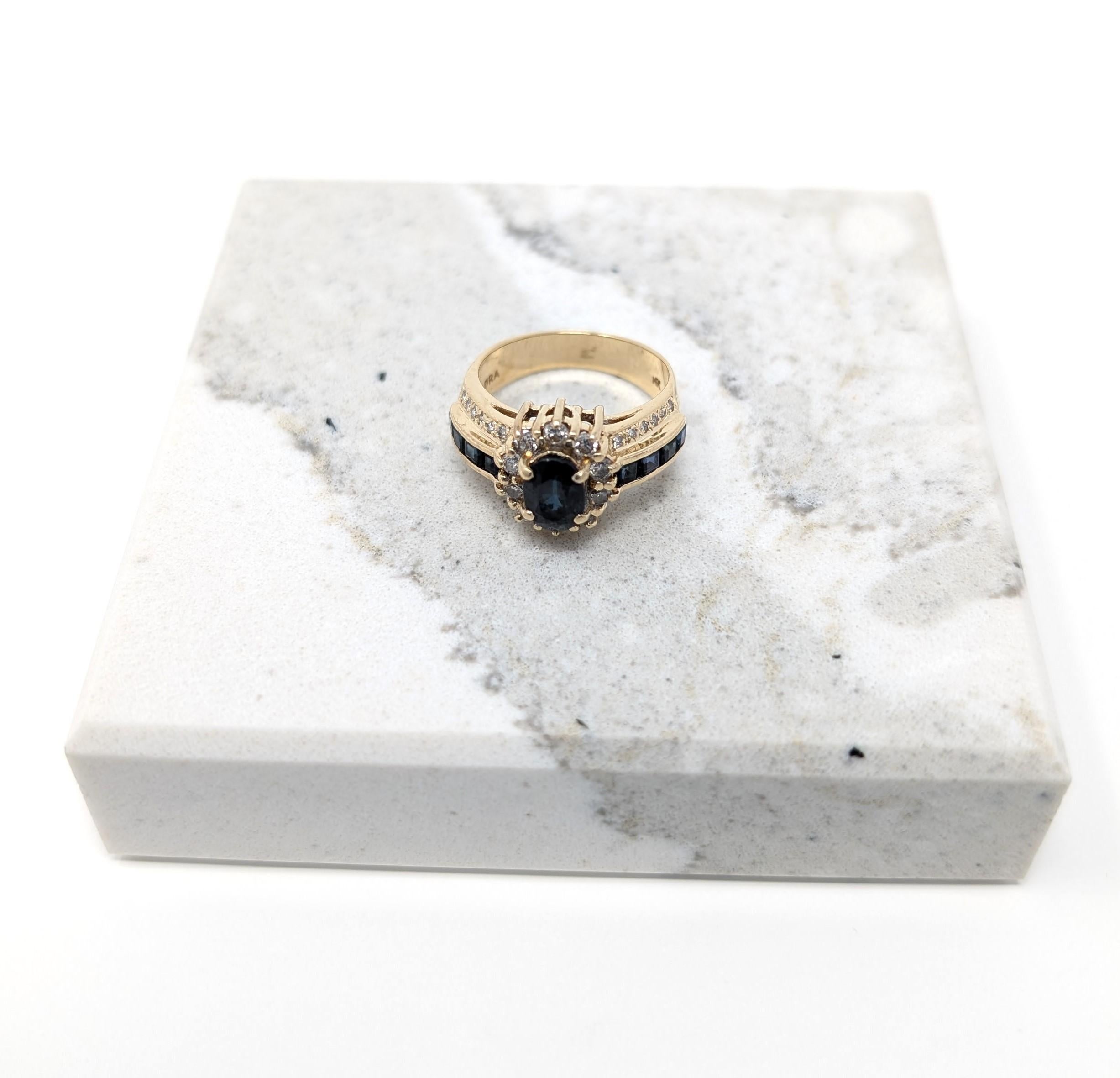 Bague en or jaune massif 14k sertie d'un halo ovale de saphirs et de diamants, taille US 6,25 en vente 2