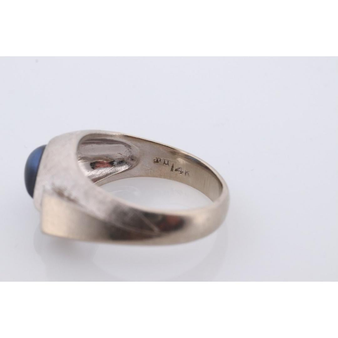 14k Sapphire ring. 14k White Gold Genuine Pear Sapphire Cabochon bezel Diamond In Good Condition For Sale In Port Charlotte, FL