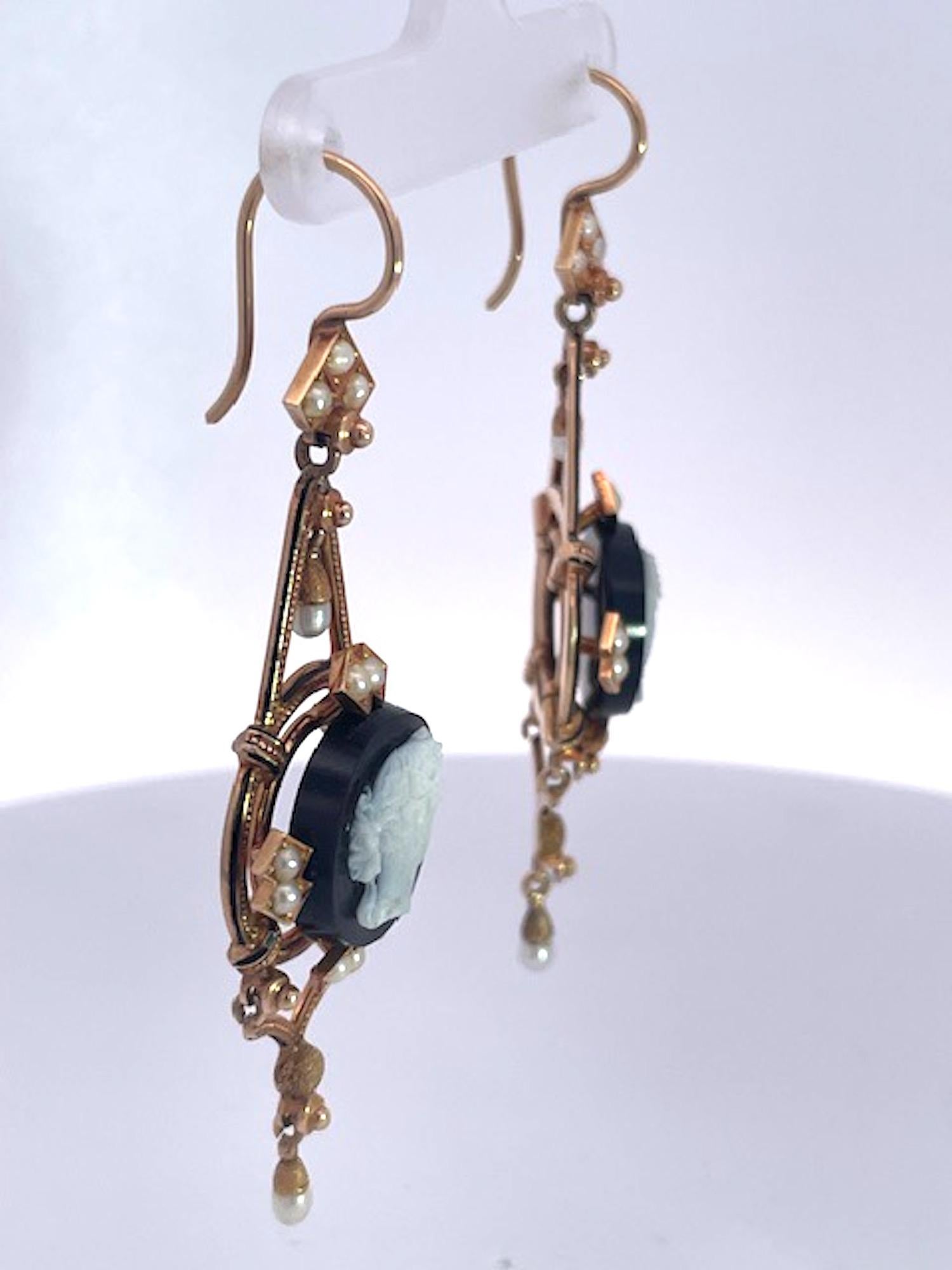14K Sardonyx Cameo Split Pearl Brooch and matching Earrings en vente 9