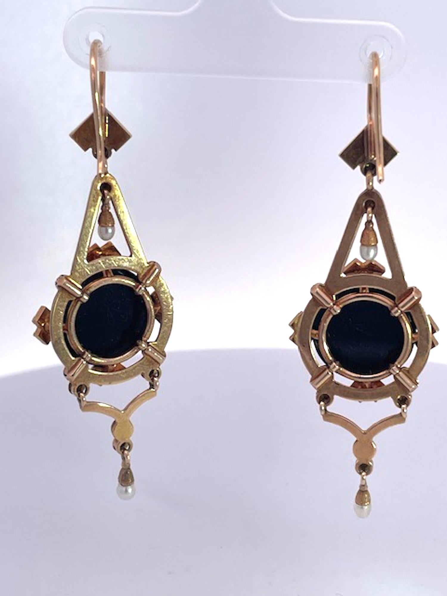 14K Sardonyx Cameo Split Pearl Brooch and matching Earrings en vente 2