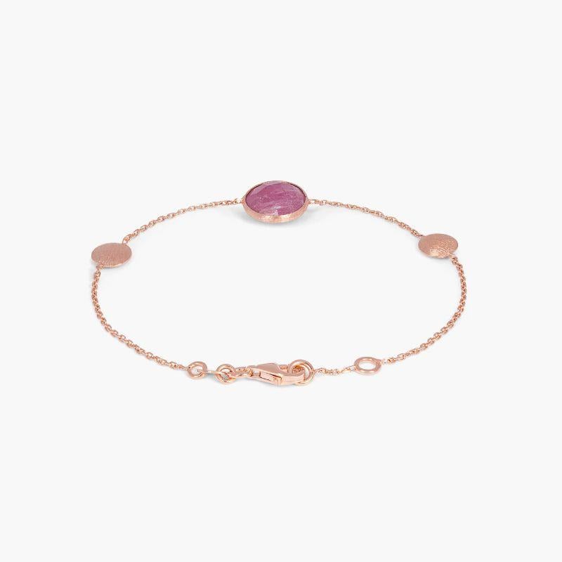 14K satin rose gold Kensington bracelet with ruby root

Elegant and classic, the Kensington collection has different colour combinations of faceted semi-precious stones set within a 14K rose gold satin finish bezel setting. There are either single