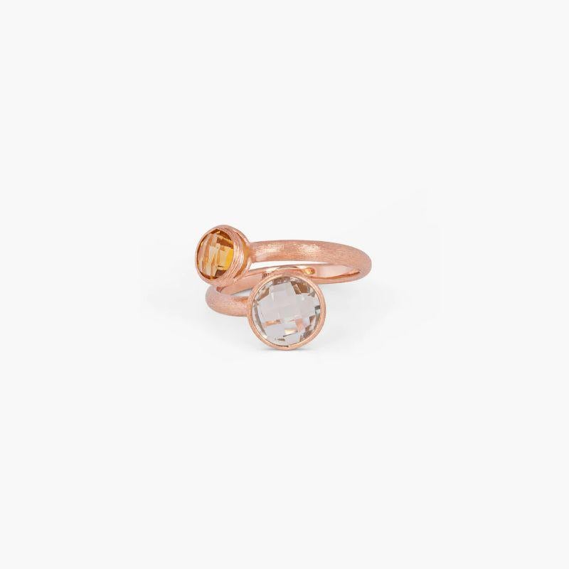 14K satin rose gold Kensington ring with citrine and prasiolite, Size M

Elegant and classic, the Kensington collection has different colour combinations of faceted semi-precious stones set within a 14K rose gold satin finish bezel setting. There
