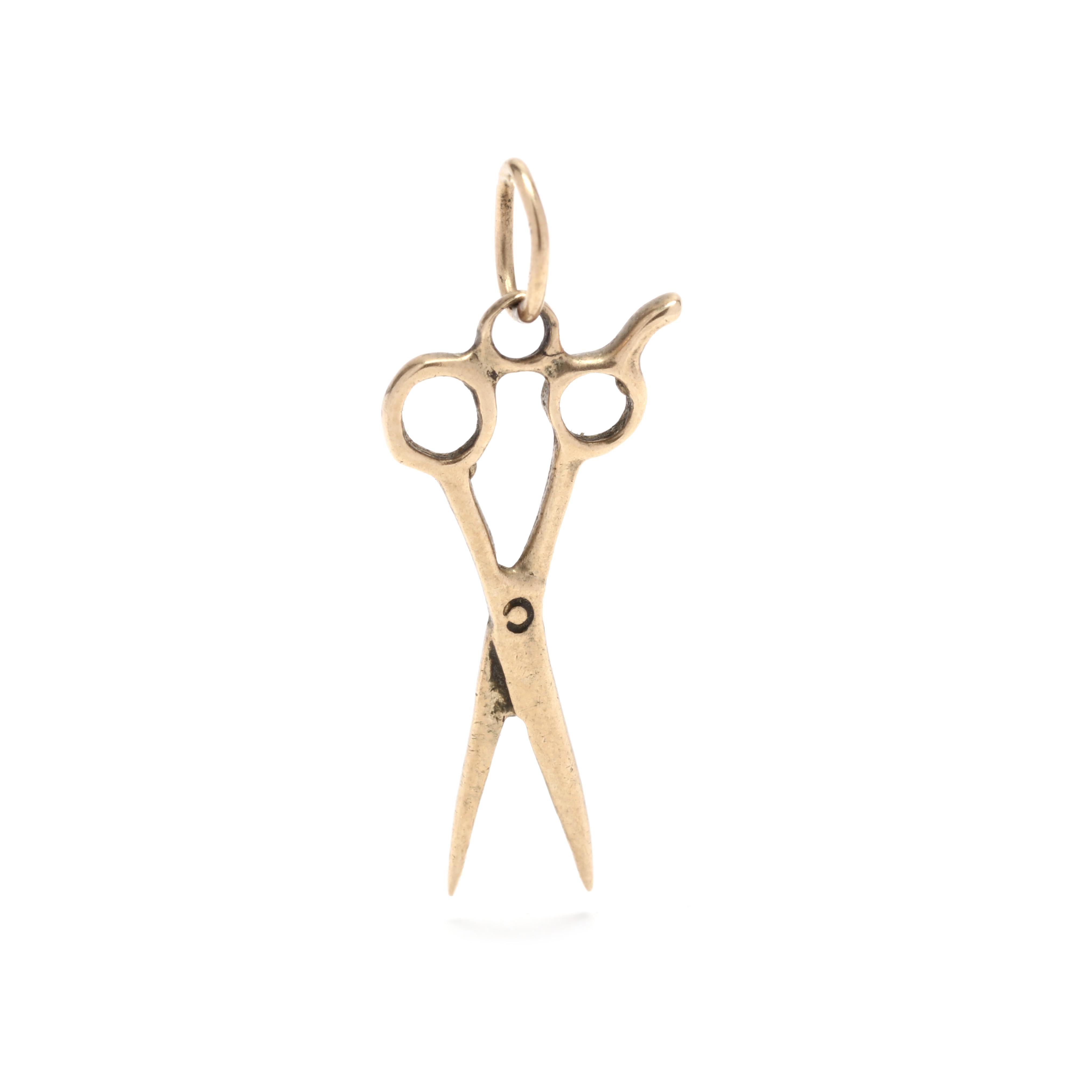 A vintage 14 karat yellow gold scissors charm. This charm features a pair of scissors motif with a round jump ring / bail.



Length: 1 in.



Width: 3/8 in.



Weight: .5 dwts.