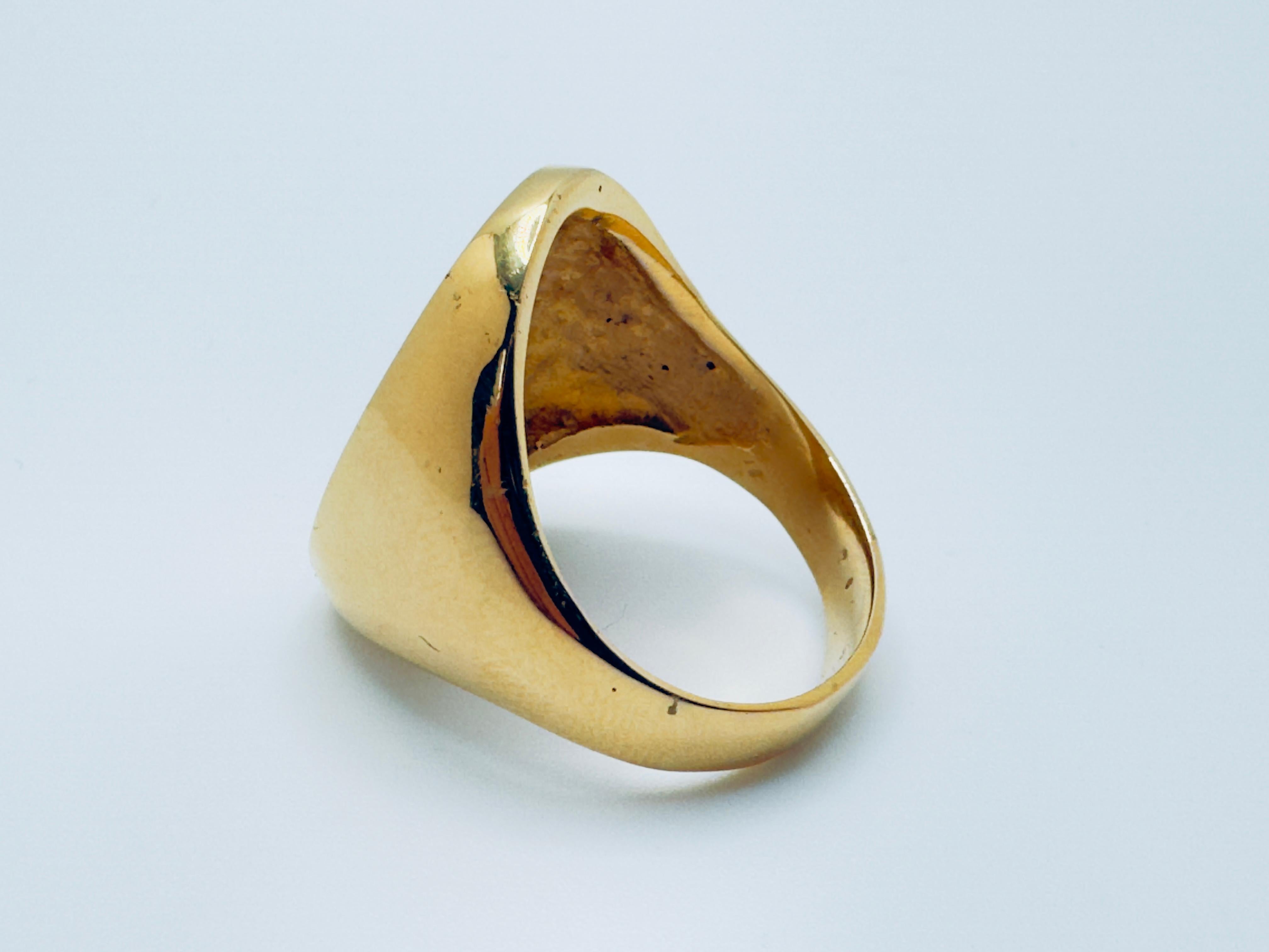 14K Signet Oval Ring In Good Condition For Sale In Palm Desert, CA
