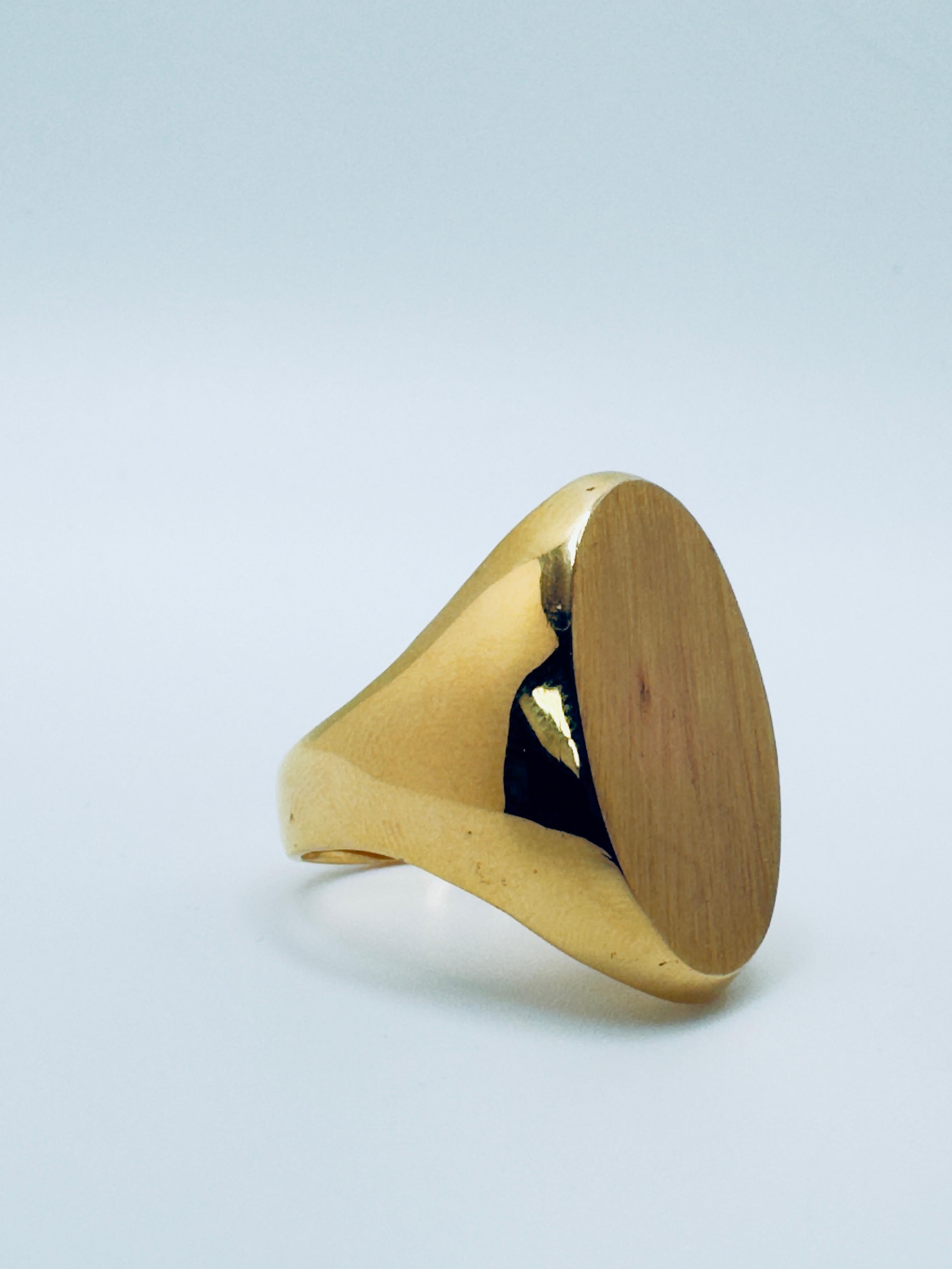 14K Signet Oval Ring For Sale 2