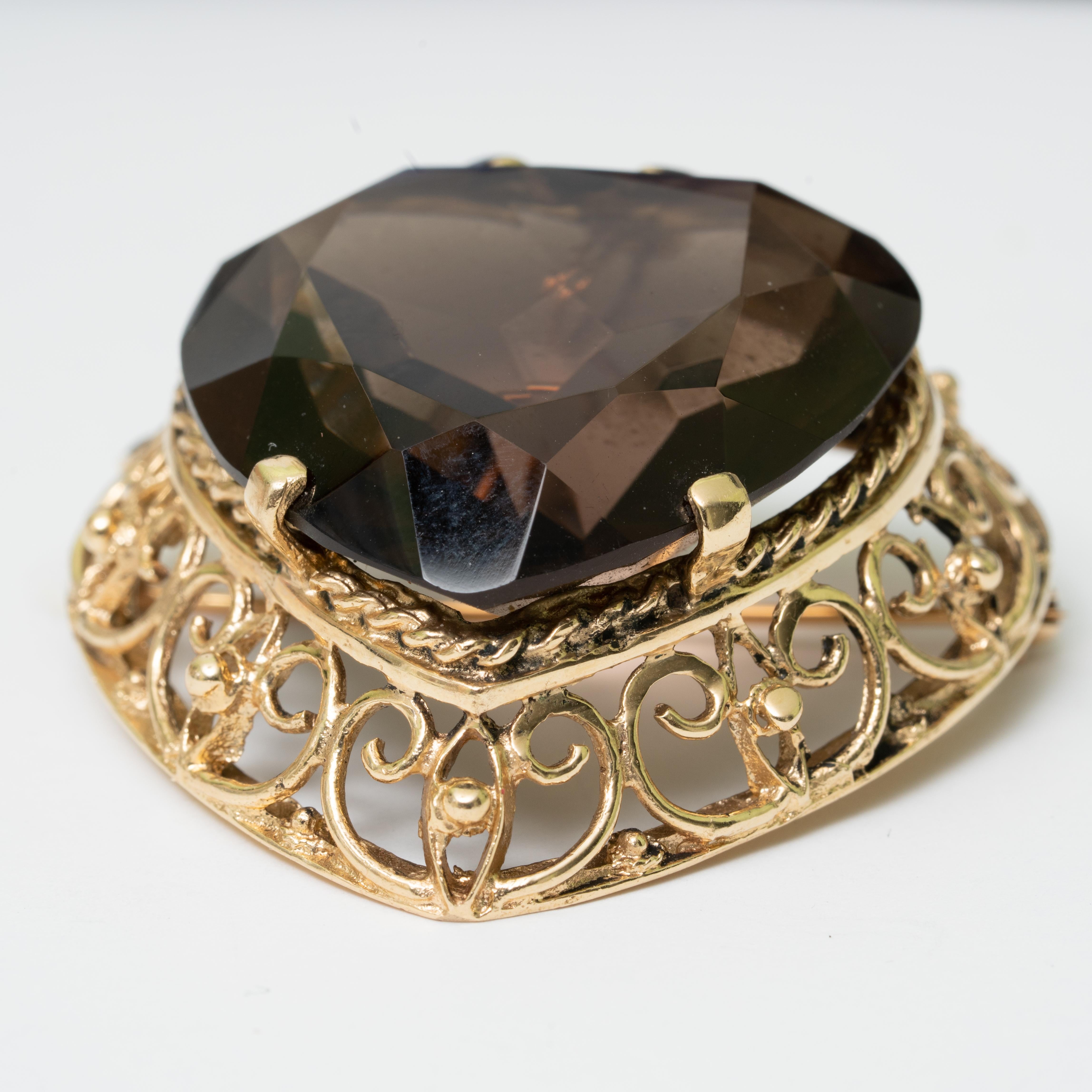 14k gold heart shaped smokey quartz brooch or pendant. Weighs 17.9 dwts. 42.00 x 40.00 x 24.20mm 