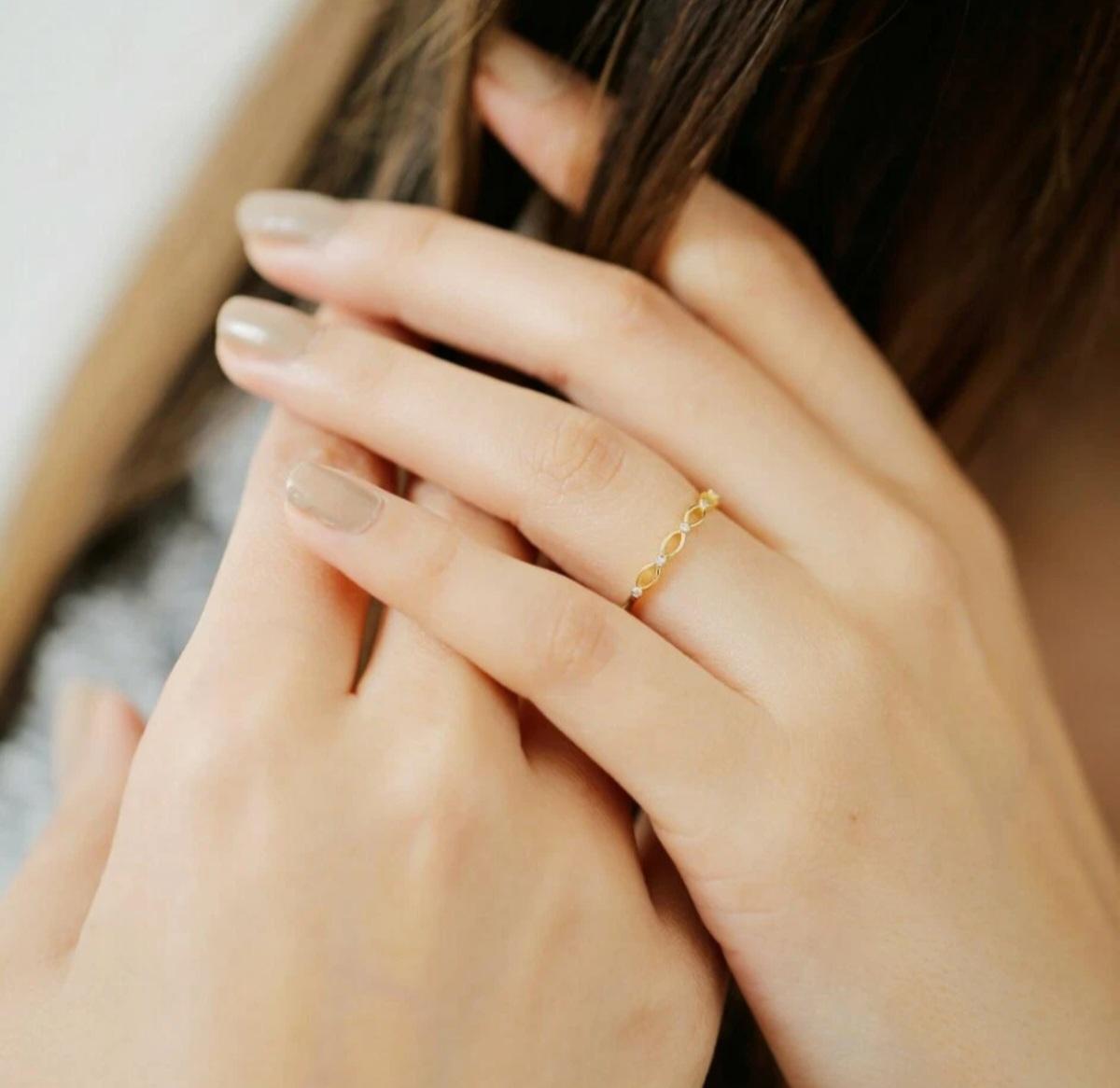 Anello di diamanti solidi 14k Fasce a mezza eternità Art Deco Fasce di diamanti per compleanno. in vendita 4
