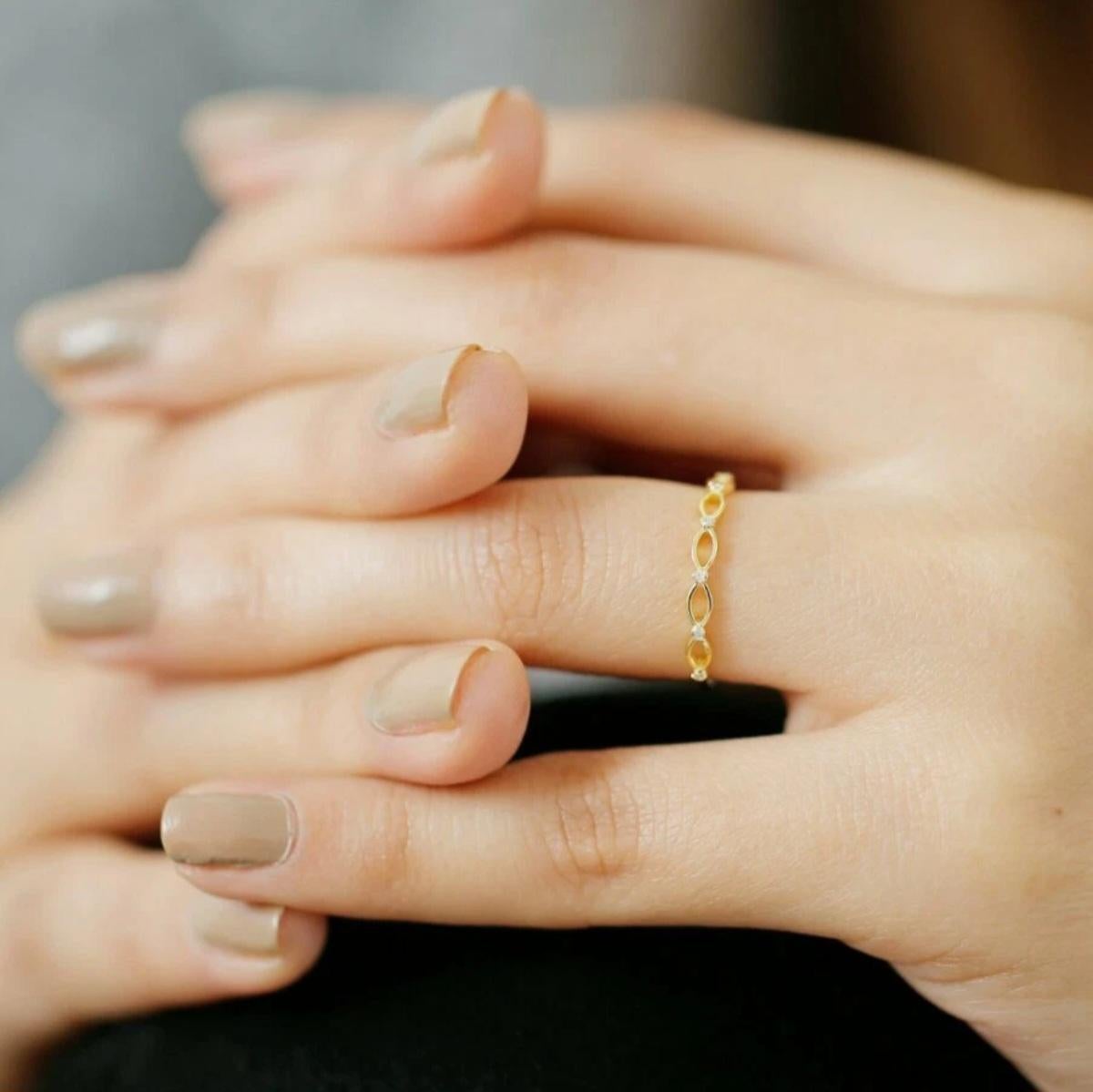 Anello di diamanti solidi 14k Fasce a mezza eternità Art Deco Fasce di diamanti per compleanno. in vendita 5