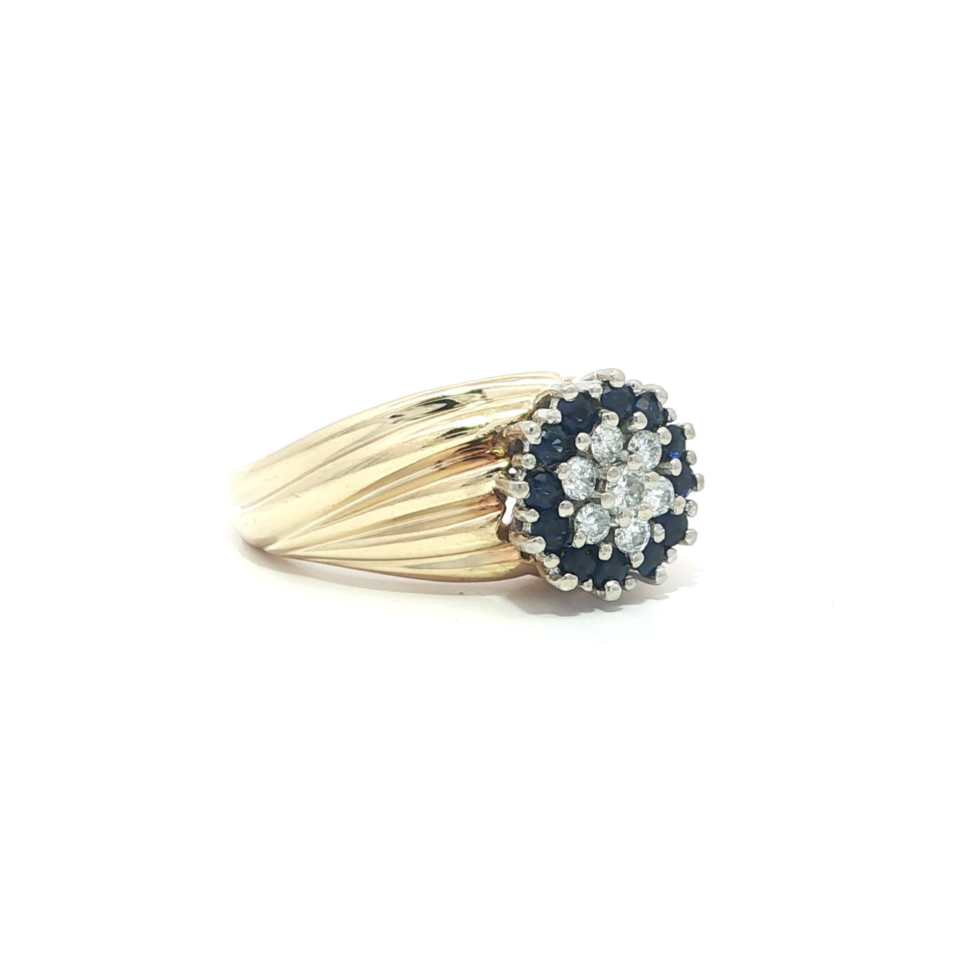 Taille brillant Bague en or massif 14k 0.54ctw Saphir Diamant Cluster Flower Swirl Grooved Ring en vente