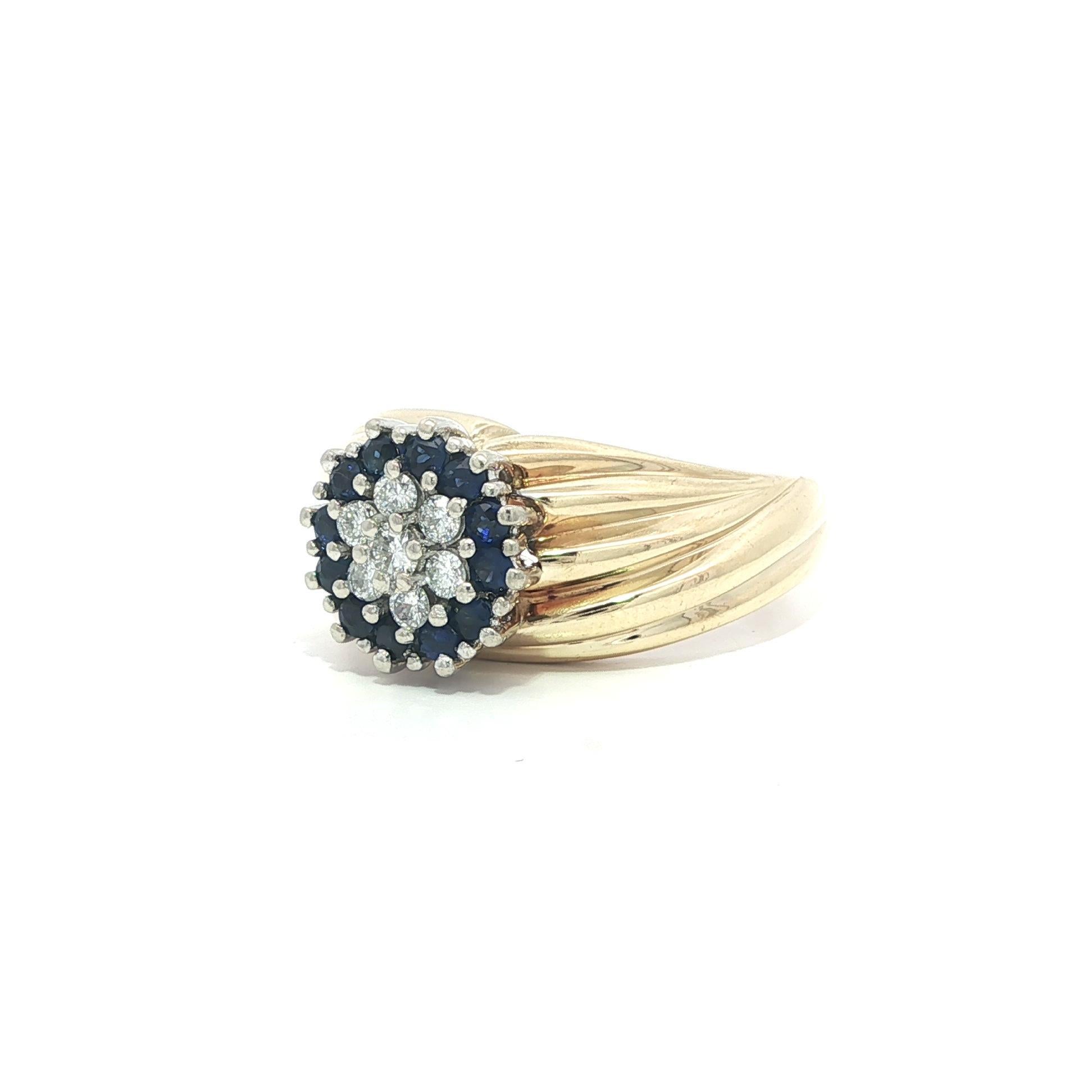 Bague en or massif 14k 0.54ctw Saphir Diamant Cluster Flower Swirl Grooved Ring Excellent état - En vente à Montclair, NJ