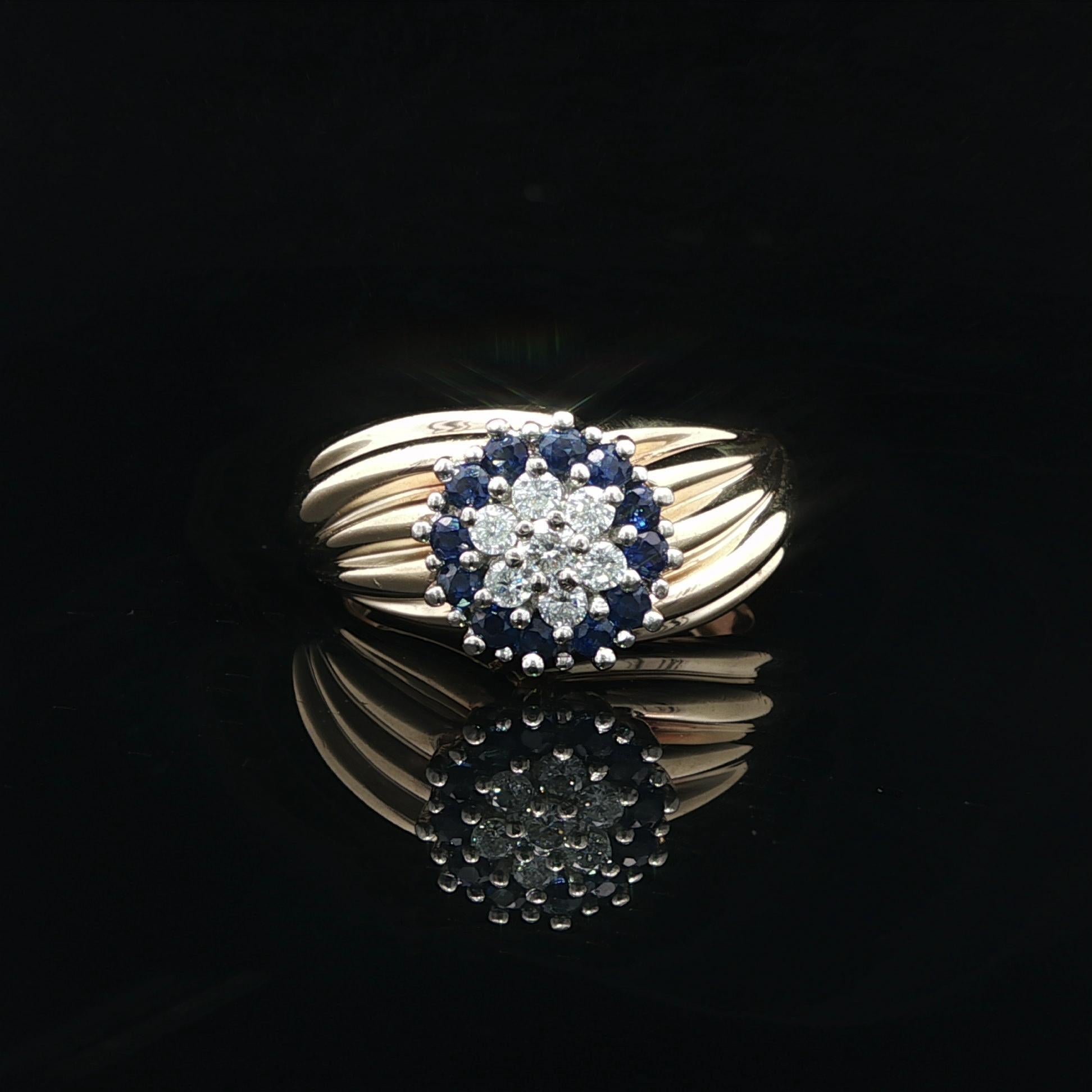 Bague en or massif 14k 0.54ctw Saphir Diamant Cluster Flower Swirl Grooved Ring en vente 3