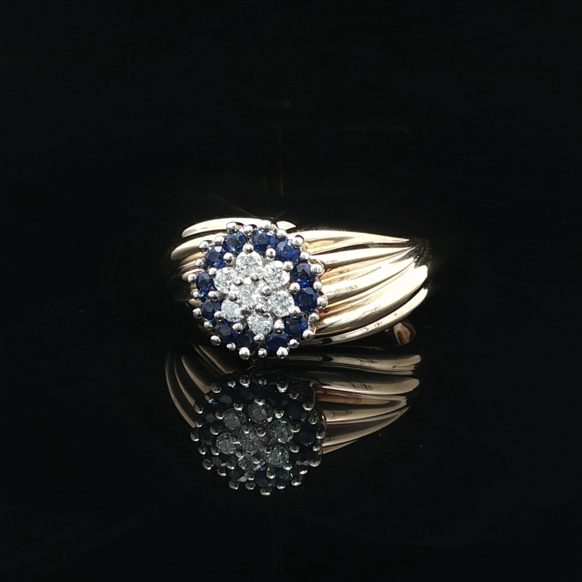 Bague en or massif 14k 0.54ctw Saphir Diamant Cluster Flower Swirl Grooved Ring en vente 4
