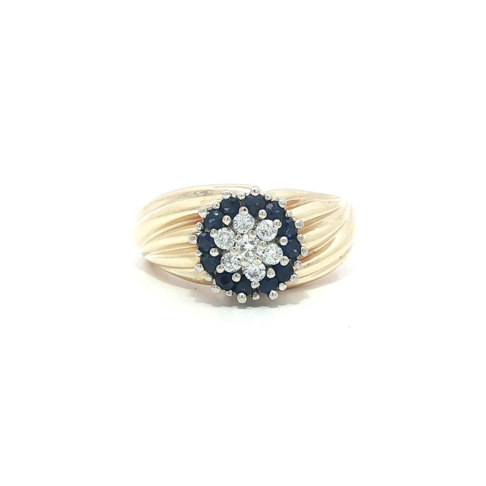 Bague en or massif 14k 0.54ctw Saphir Diamant Cluster Flower Swirl Grooved Ring en vente
