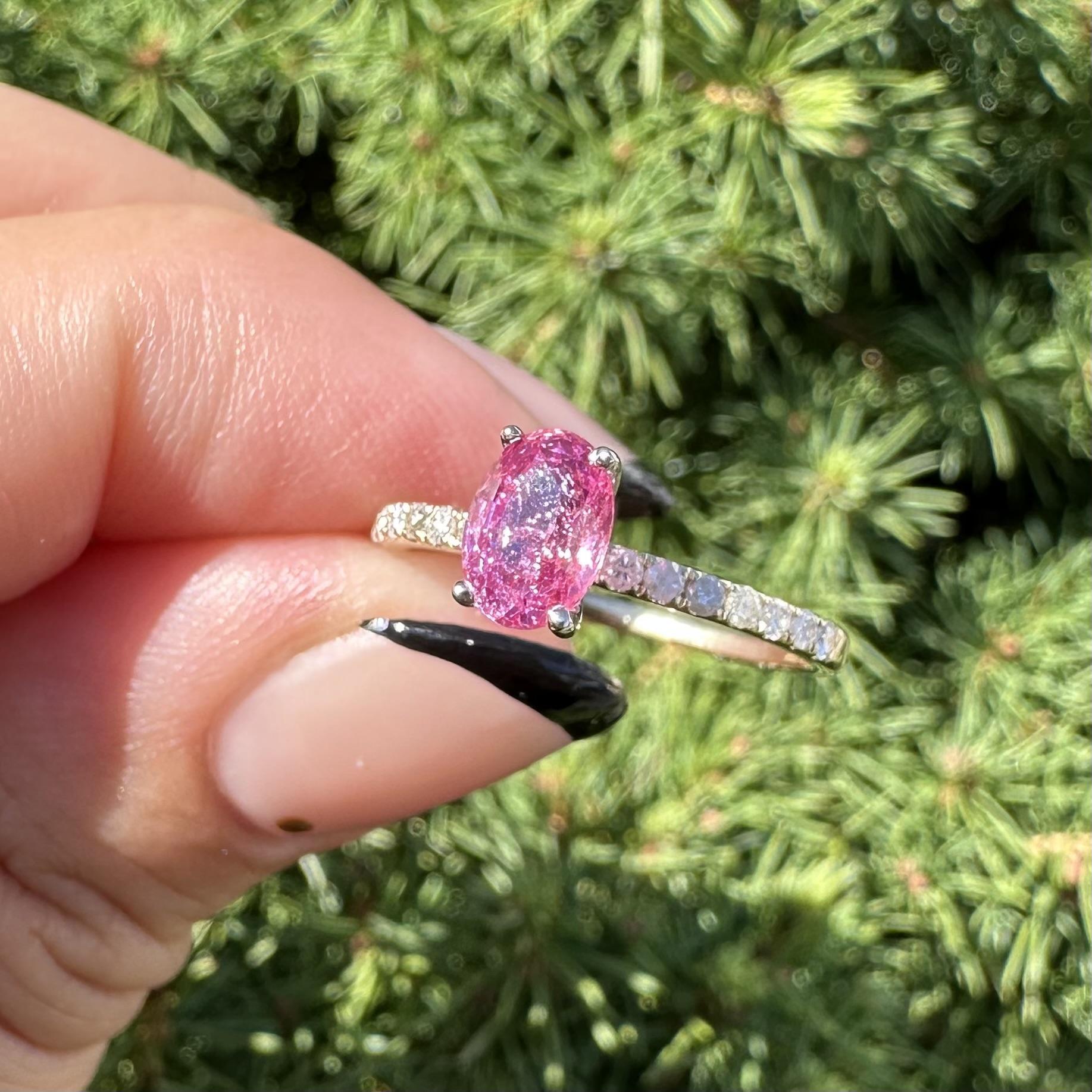 Bague de promesse en or massif 14k 1.30ct Oval Pink Sapphire Dainty Diamond Shank en vente 5