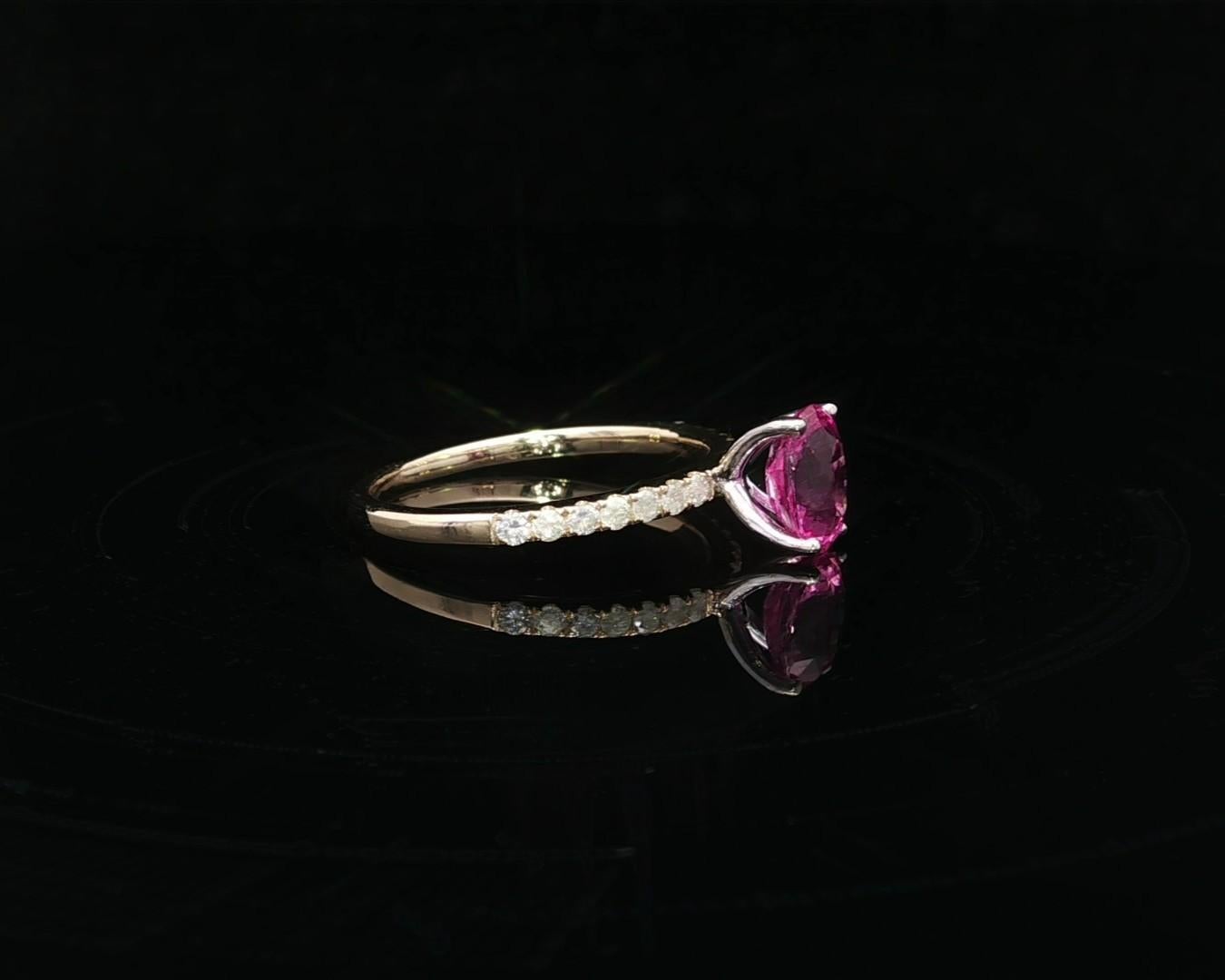 Bague de promesse en or massif 14k 1.30ct Oval Pink Sapphire Dainty Diamond Shank Excellent état - En vente à Montclair, NJ