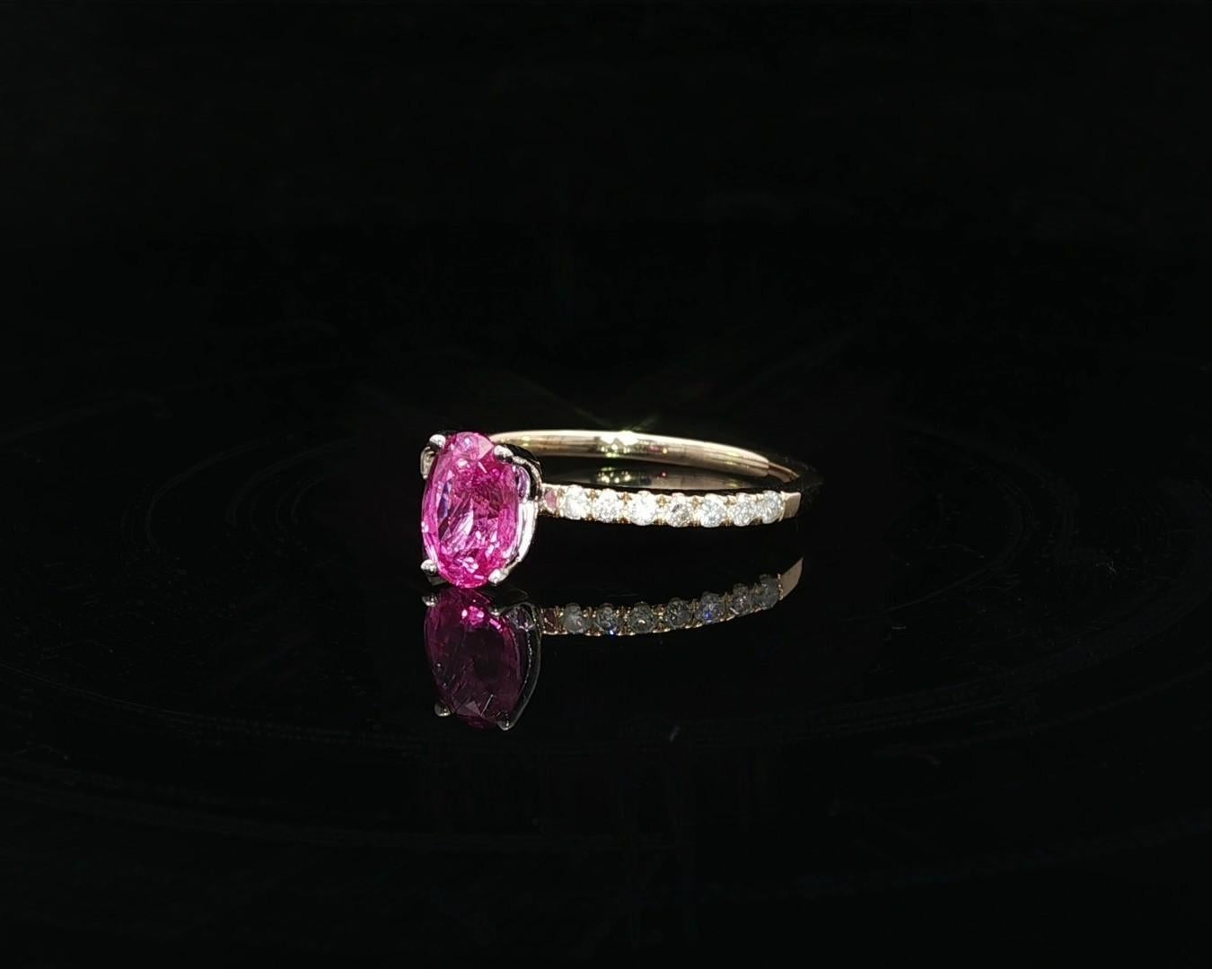 Bague de promesse en or massif 14k 1.30ct Oval Pink Sapphire Dainty Diamond Shank Pour femmes en vente