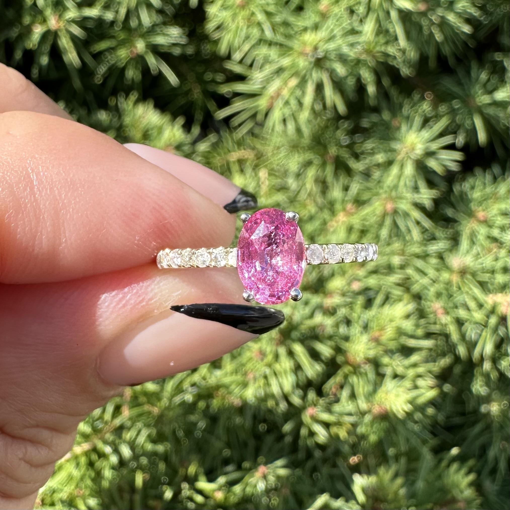 Bague de promesse en or massif 14k 1.30ct Oval Pink Sapphire Dainty Diamond Shank en vente 4