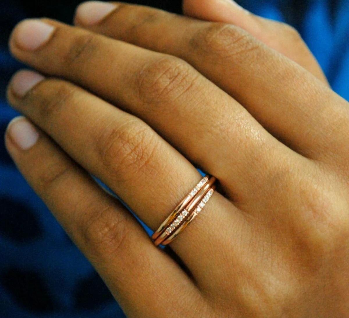 14k Solid Gold 1mm Dainty Band Diamond Thin Skinny Wedding Band Stack Ring Gift. In New Condition For Sale In Chicago, IL