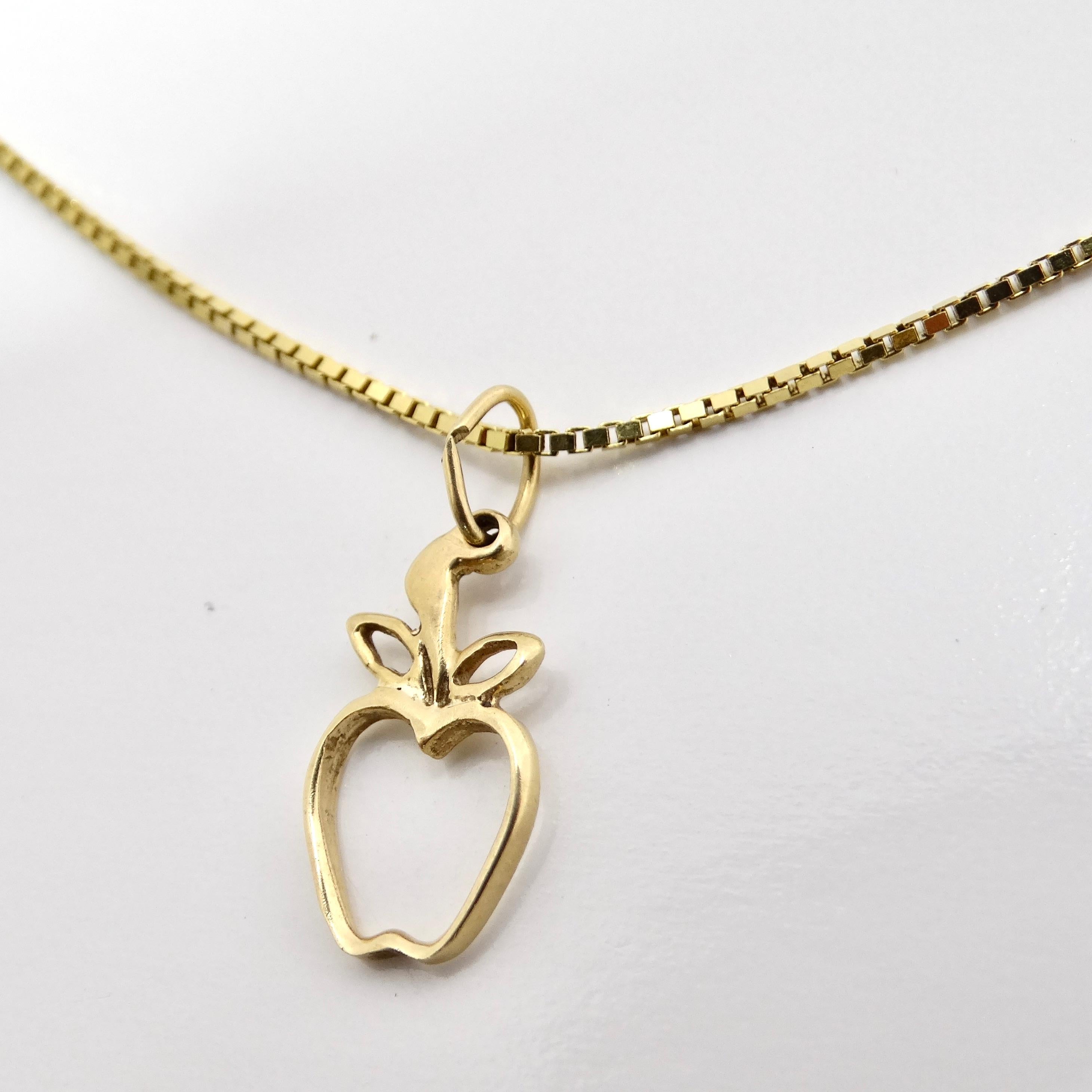 14K Solid Gold Apple Pendent Necklace In Excellent Condition For Sale In Scottsdale, AZ