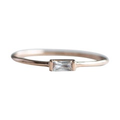 14k Solid Gold Baguette Ring:: East West Baguette Dainty Ring:: stapelbar Ring