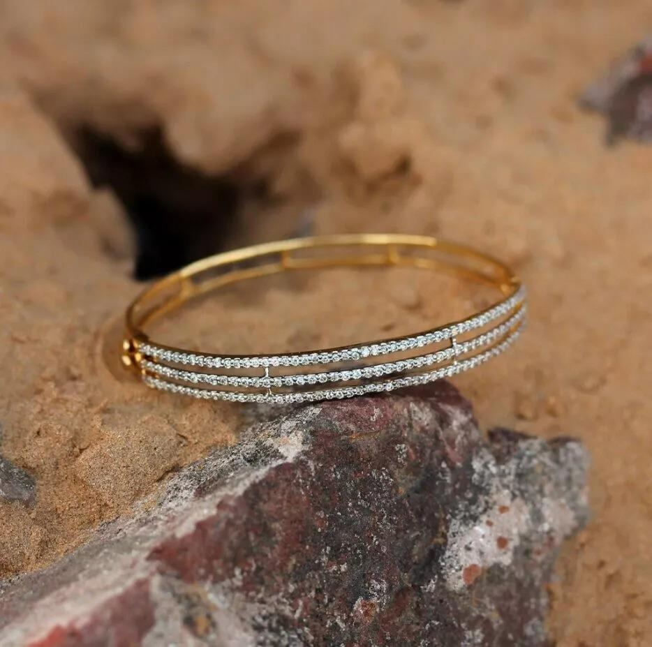 14K Massivgold-Armreif Armreif Armband mit natürlichen Diamanten Designer-Armband im Zustand „Neu“ im Angebot in Chicago, IL