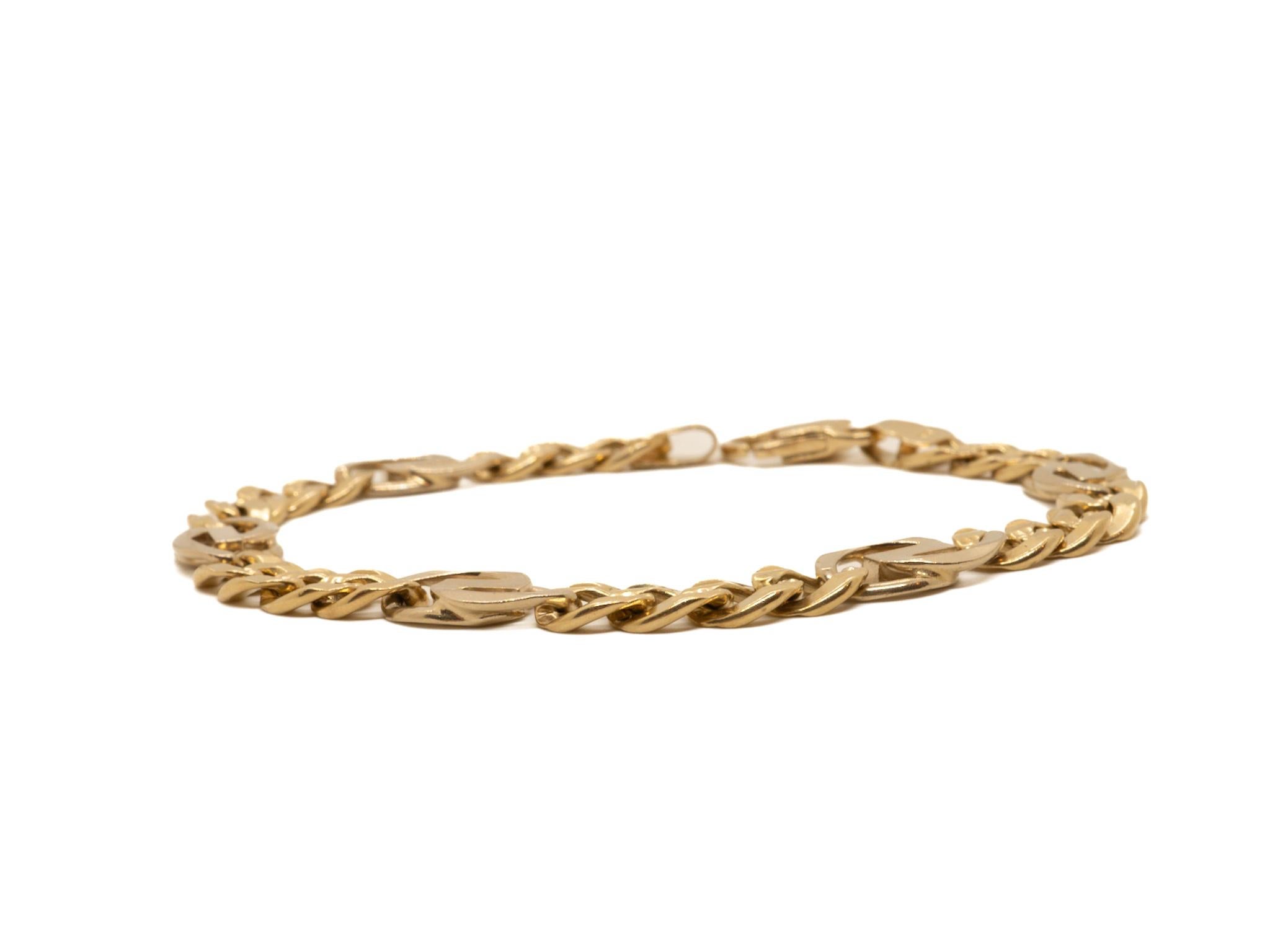 Introduce a touch of boldness and masculinity with this men's slave-style bracelet made of 14k yellow gold. With a weight of 25.5 grams, it is a substantial piece that commands attention.

The bracelet features a sleek and polished design, crafted