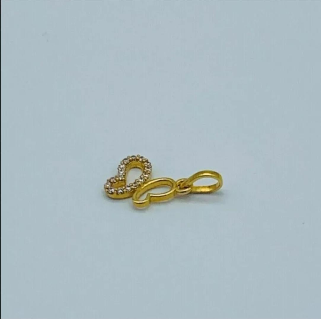 Art Déco Ciondolo a forma di farfalla in oro massiccio 14K Ciondolo a forma di farfalla con diamante naturale Regalo in vendita