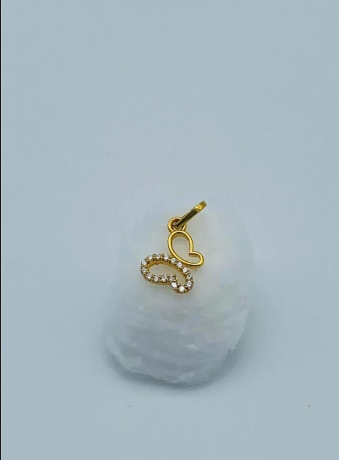 Ciondolo a forma di farfalla in oro massiccio 14K Ciondolo a forma di farfalla con diamante naturale Regalo In condizioni Nuovo in vendita a Chicago, IL