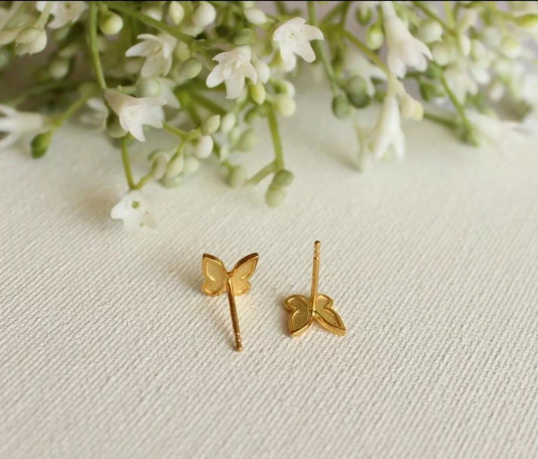 14k Massivgold Schmetterlingsohrringe Gold Body Piercing Insect Nose Ohrschmuck. für Damen oder Herren im Angebot