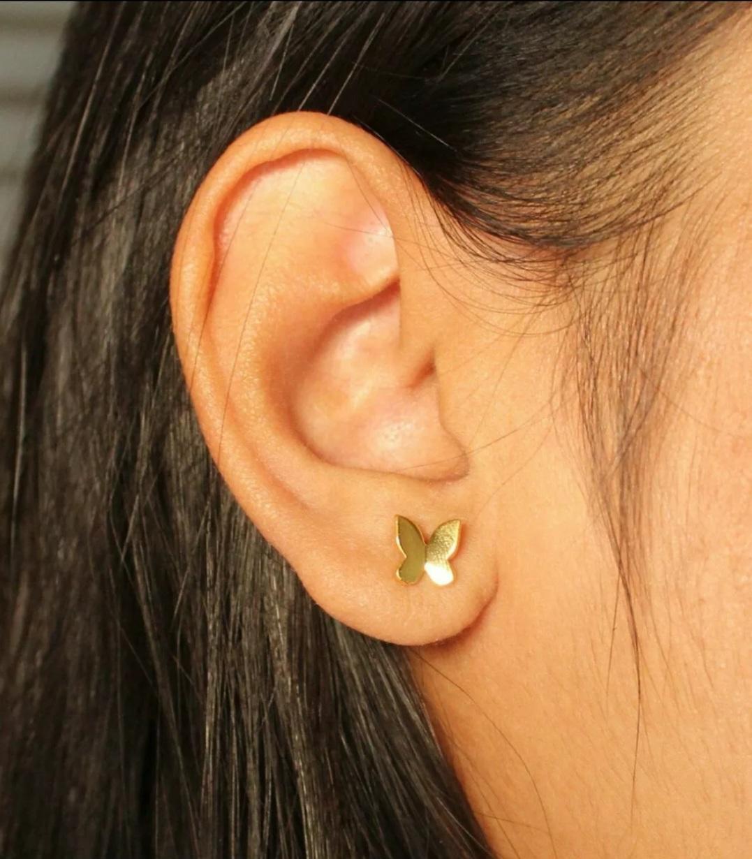 14k Massivgold Schmetterlingsohrringe Gold Body Piercing Insect Nose Ohrschmuck. im Angebot 1