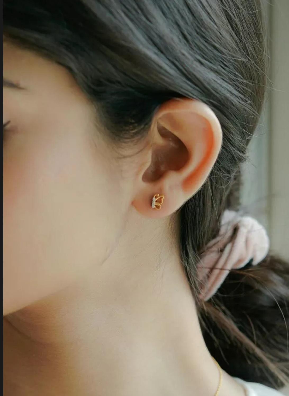 14K Solid Gold Schmetterling Ohrstecker zierlich Schmetterling Ohrstecker Gold niedlich Ohrringe. im Zustand „Neu“ im Angebot in Chicago, IL