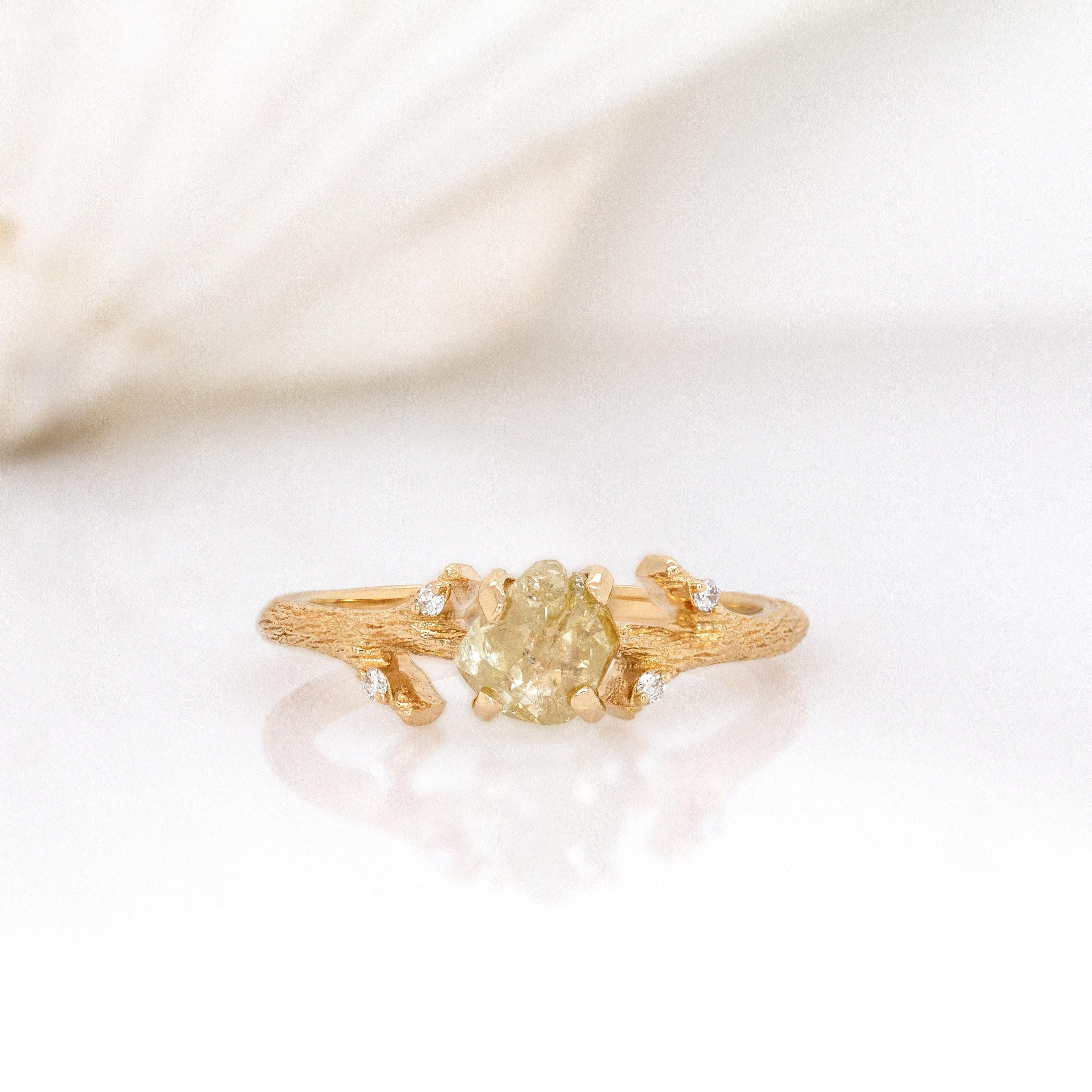 Contemporaneo Anello con diamante canarino in oro massiccio 14K: accenti di diamanti naturali, ispirato alla Nature in vendita