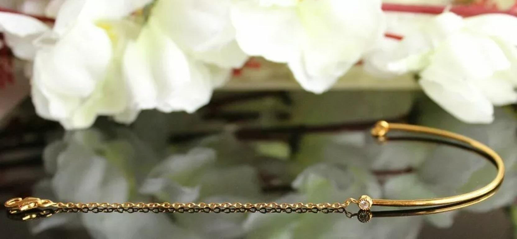 Taille ronde Manchette en or massif 14 carats, bracelet en fil de fer incurvé et diamants en vente