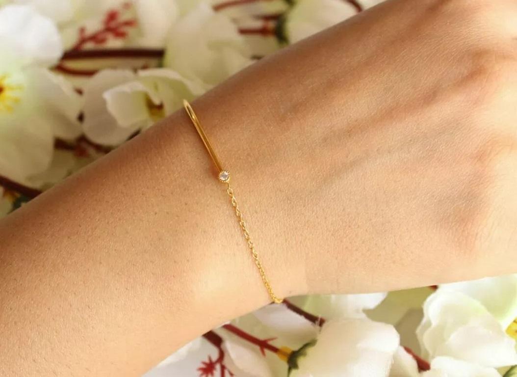 Manchette en or massif 14 carats, bracelet en fil de fer incurvé et diamants Neuf - En vente à Chicago, IL