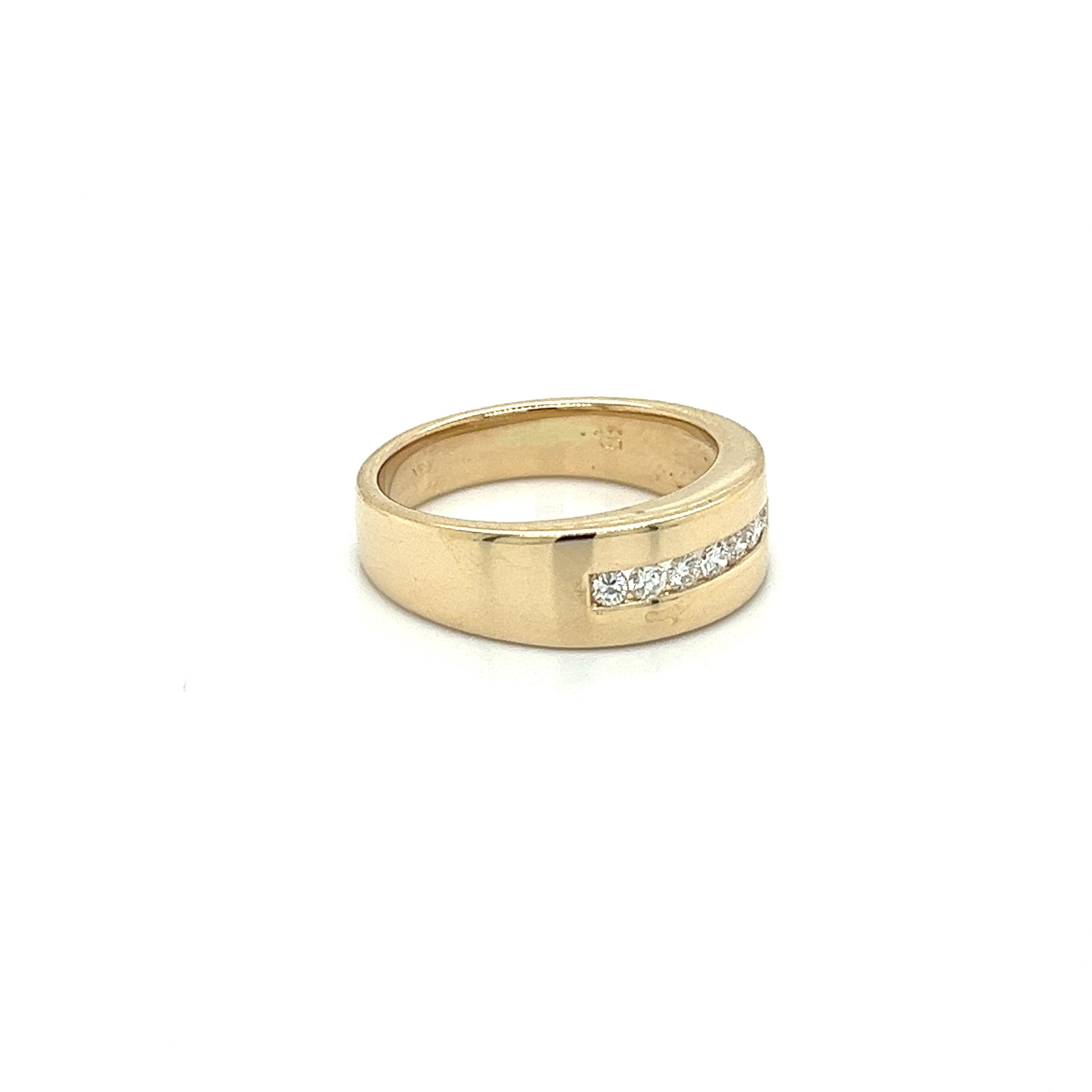 Modern 14k Solid Gold Channel Set Single Line Round Cut Diamond Band Ring For Sale