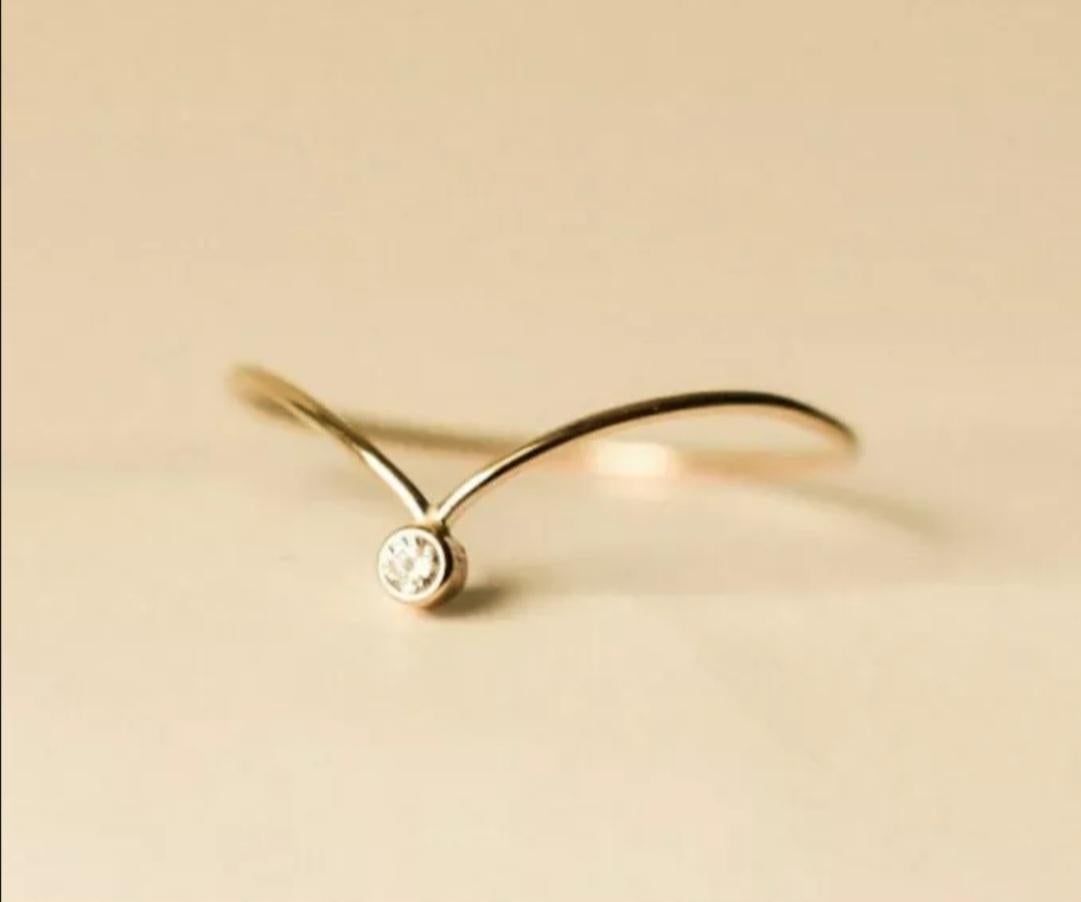 14k Massivgold Chevron V Form Diamantring Handgefertigter minimalistischer Valentines Ring. im Angebot 2