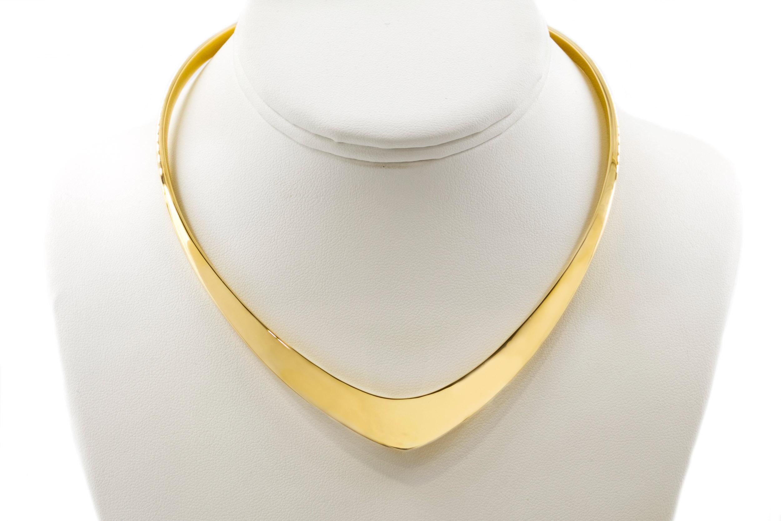 An exquisite design by the renowned goldsmith Ronald Hayes Pearson, this fine collar is hand wrought from solid 14 karat yellow gold creating an very attractive overall profile with a body that twists from squared ends into a flattened angular tip.