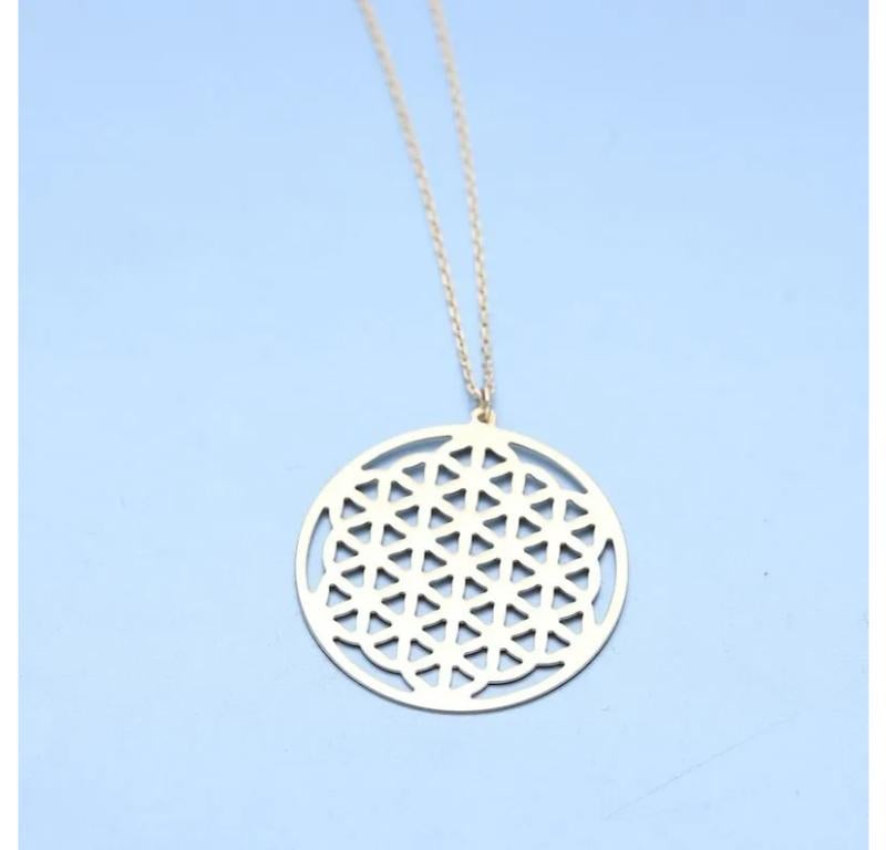 Runde Halskette aus 14 Karat massivem Gold mit Kreis-Blumen Mandala-Design im Angebot 1