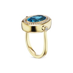 14k Massivgold-Cocktailring aus massivem Gold in Londoner Blautopas mit Diamant-Halo