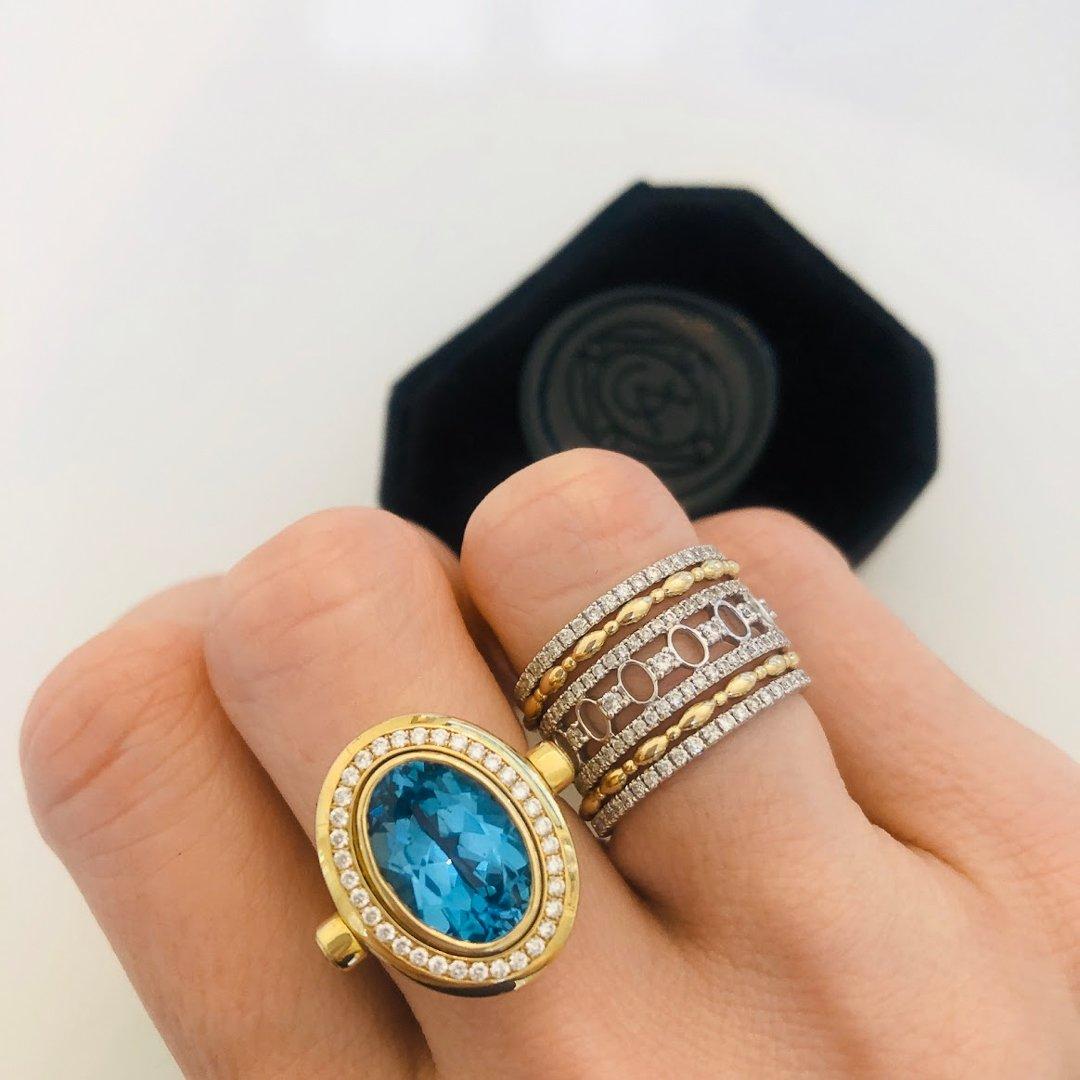 14k Solid Gold Cocktail Ring in London Blue Topaz with Diamond Halo In New Condition For Sale In Mountain Brook, AL