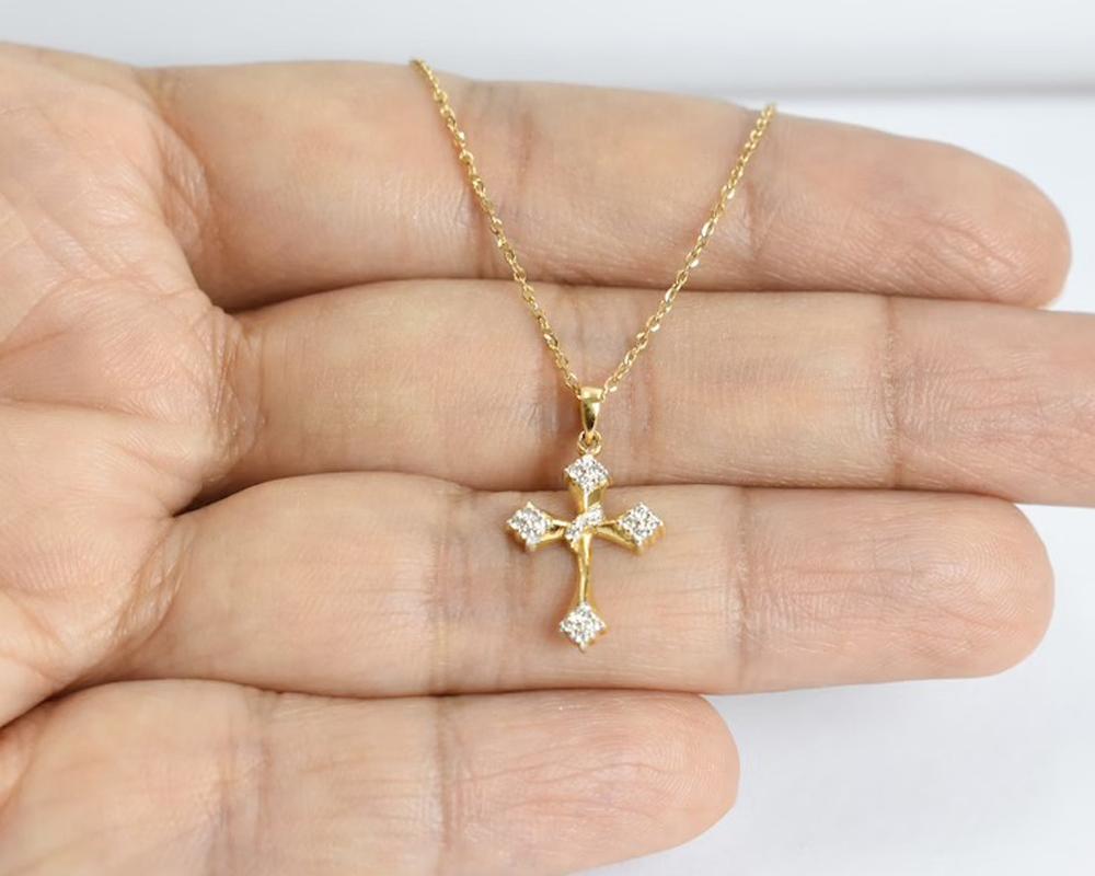 Round Cut 14k Solid Gold Cross Diamond Necklace Cross Charm Pendant Religious Necklace For Sale