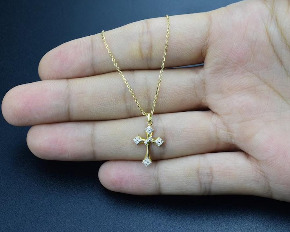 14k Solid Gold Cross Diamond Necklace Cross Charm Pendant Religious Necklace In New Condition For Sale In Bangkok, TH