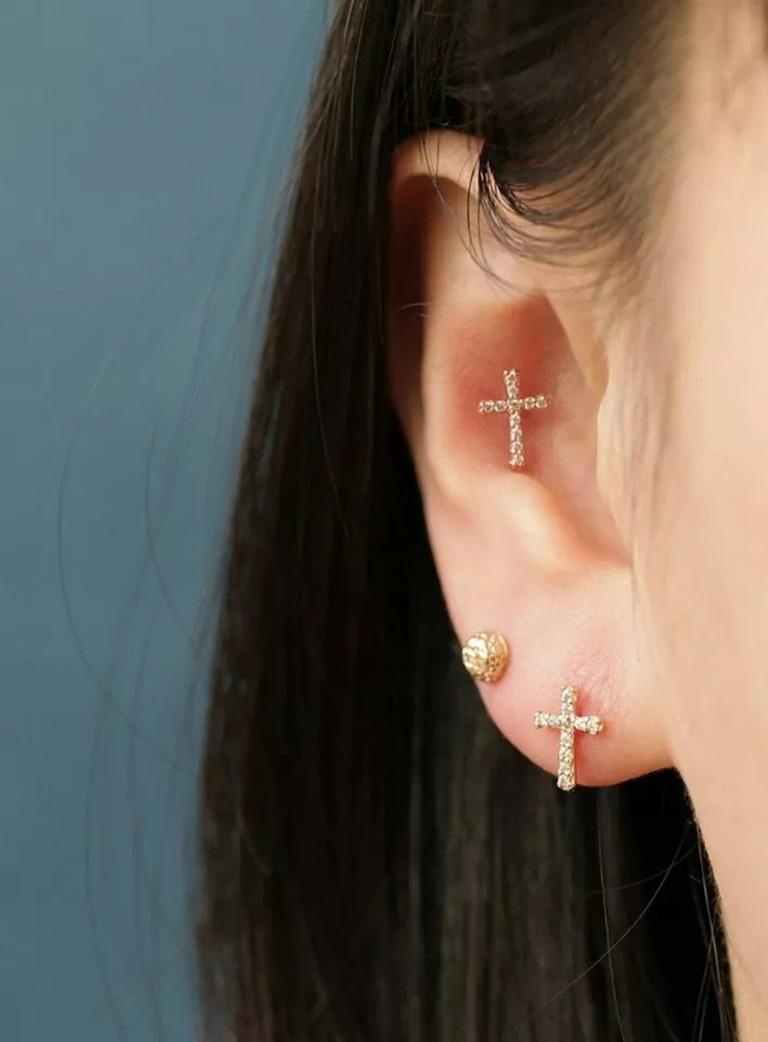 Oro macizo de 14 quilates Cruz Pendientes de diamantes Protección Cruz Pendientes de oro Corte redondo en venta