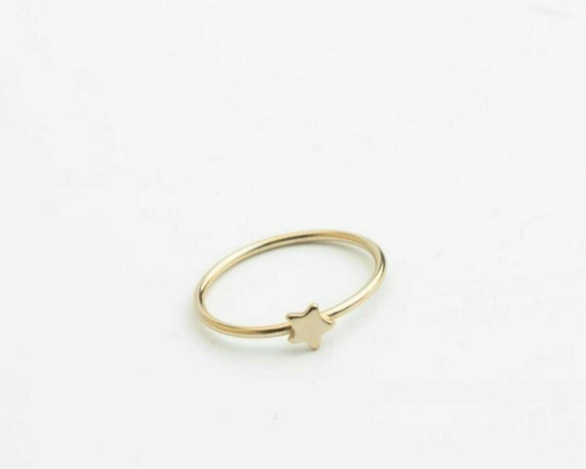 Bague en or massif 14k avec croissant et étoile Bague minimaliste et délicate Cadeau en vente 2