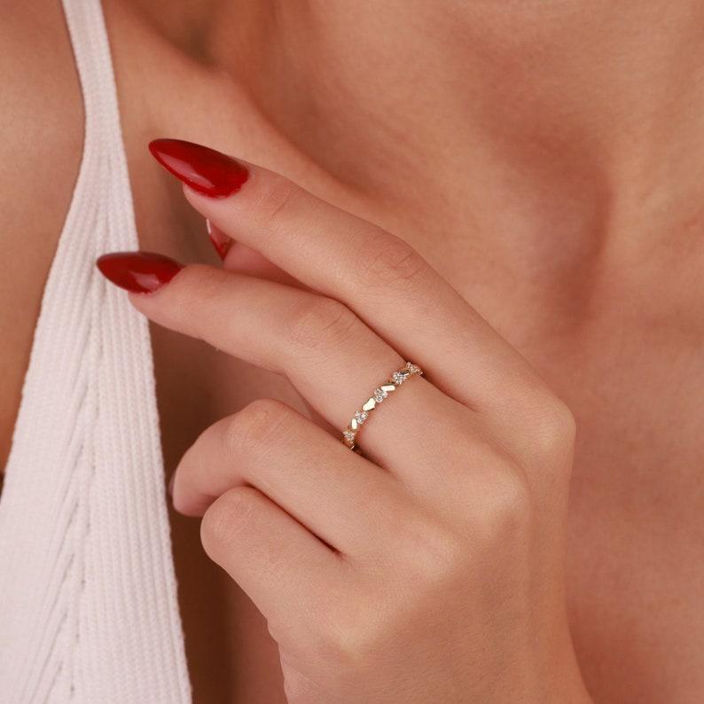 14k Massivgold Dainty Full Eternity Band Diamant Unendlichkeitsring Einzigartiges Geschenk für Damen oder Herren im Angebot