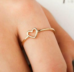 Bague en or massif 14k avec un coeur en forme d'étoile Bague minimaliste pour la Saint-Valentin.